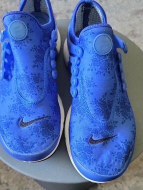 BLUE NIKE SNEAKERS